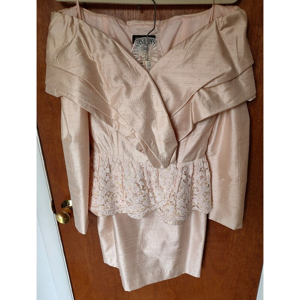 NOS vintage Saint Romei sz 10 light pink 100% silk two piece suit w/belt
